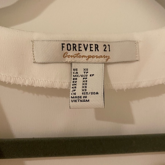 BNWOT Forever21 Contemporary Blouse - Picture 3 of 3